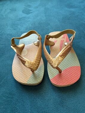 Havaianas Kids Metallic Gold Strap Colorblock Coral & Mint Flip Flops